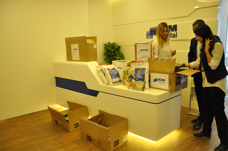 Image of Help Desk with Boxes having ICM.com